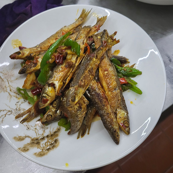 金寨野生小河鱼炒辣椒